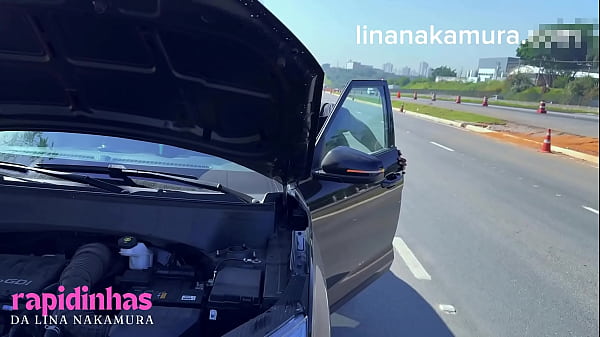 Novinha Asiática Pede Ajuda Pra Caminhoneiro Que Acabou Fudendo Sua Bucetinha No Pelo No Meio Da Estrada - Lina Nakamura - John Coffee
