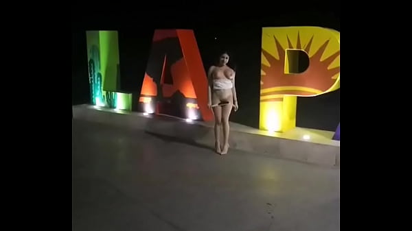 Latina Hace Squird En Publico En La Paz