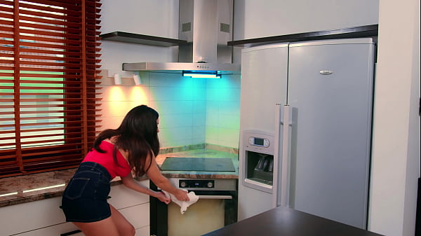 Huge Boobs Stepmama Burned My Breakfast So She Offered Me Sex In The Kitchen
