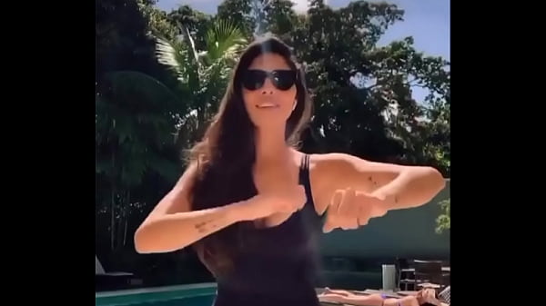 BUCETUDA QUERENDO PAU