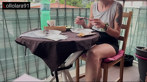 Lara Mangia Carne, Poi Cazzo – Pompino E Cum-fill Sul Divano