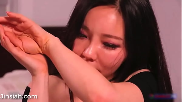 Sizzling Korean Stepmom Having An Orgasmic Self-pleasure