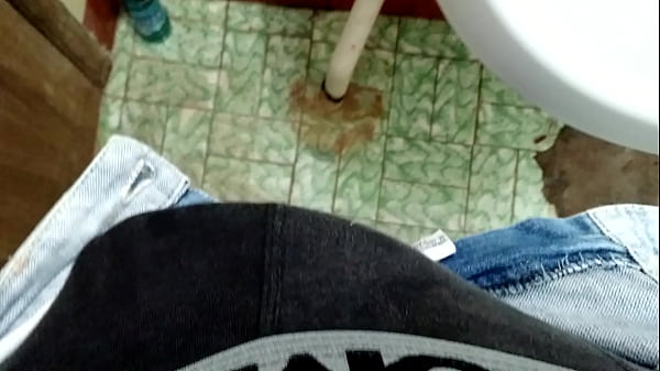 Em Um Banheiro Qualquer...