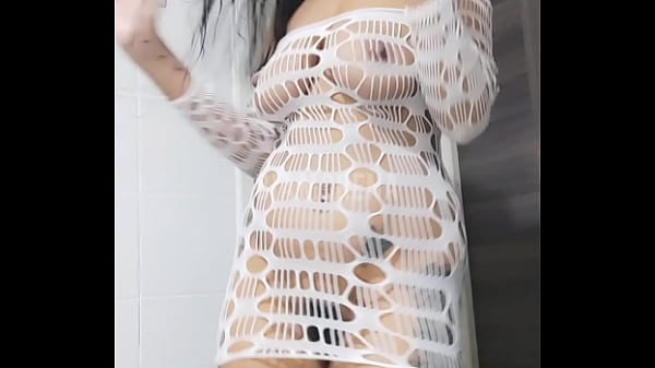 Morena Tatuada Dançando Funk