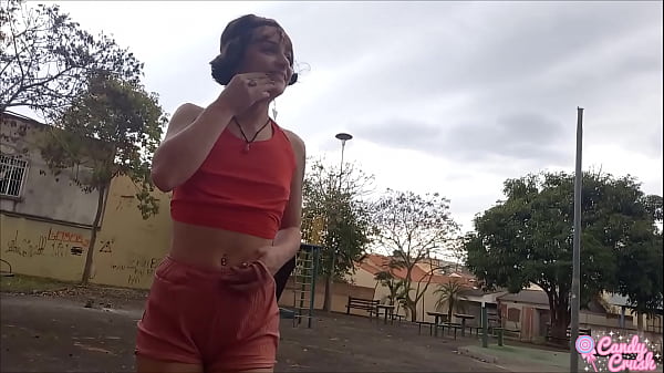 Novinha Foi Mijar Em Público E Teve Que Dar Uma Mamada - Mano Nico