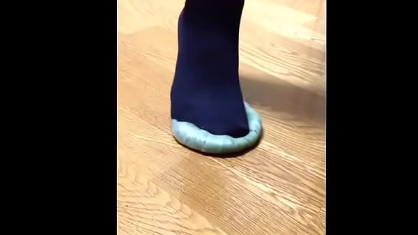 【fetish】Daifuku Food Squeeze Knee High Socks
