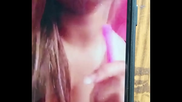 Twinkle Kapoor Panty Expose Enormous Cleavage