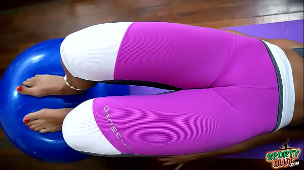 Intense Round Butt Full Cameltoe In Firm Lycra Spandex Chick Massaging Out
