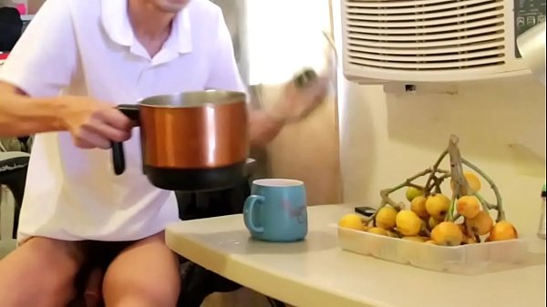 起床喝一杯咖啡，安抚小弟弟。