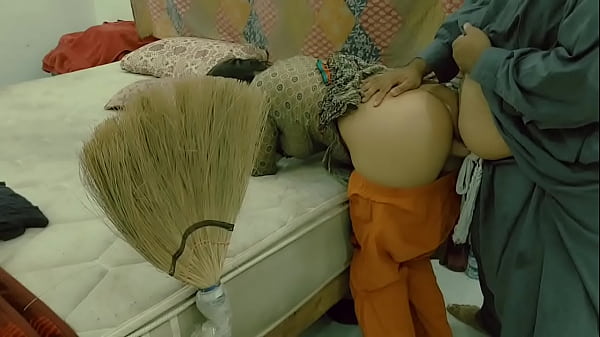 Beautifull Pakistani Cleaner Very First Time Butt Fucking