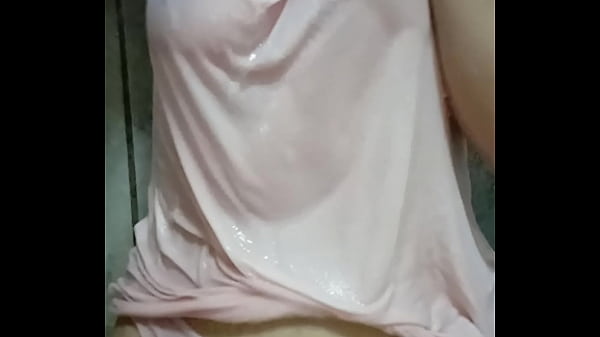 Haciendo Pis En La Ducha