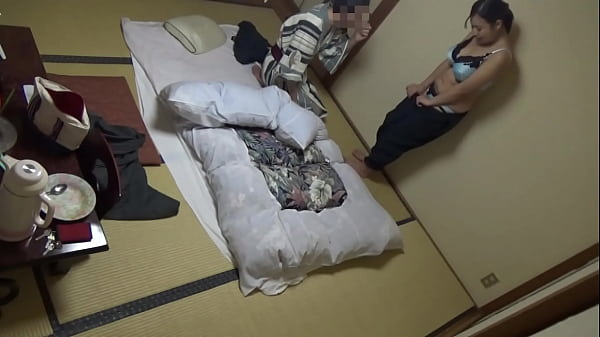 Tempting A Housekeeper Who Came To Lay Out A Futon At A Sultry Spring Inn And Had Sex With Her! : See More→https://bit.ly/Raptor-Xvideos