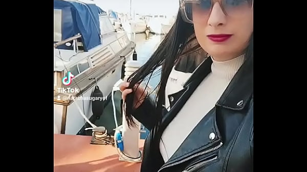 Une Compact Balade Au Port Aujourd'hui