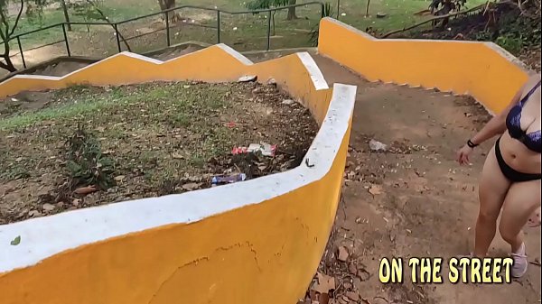 Mary RedQueen Sensualizando Na Praça Abandonada. ( Completo No Xvideos Red )