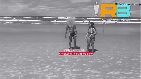 Brazillian Bull, Encontro Inesperado Na Praia Do Realizador Baiano Com Kriss Hotwife E Marido Corno Em Salvador, Acabou Com Muita Pegação E Exibicionismo Registrado Nas Lentes Do