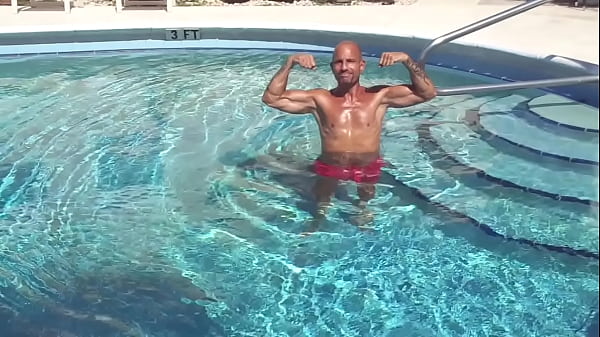 The Hardbody Italian Pornstar Maxxx Loadz At The Pool Shadow Boxing & Flexing
