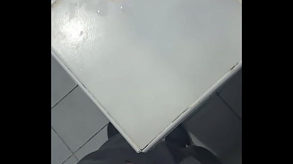 Me Golpeo La Verga Bien Fuerte Contra El Lavadero