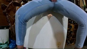 Cameltoe MILF Pees In Tense Jeans Dripping Fixation Taunt