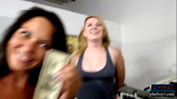 Amateur Gym Babe Does A Naked Workout On A Member For Money