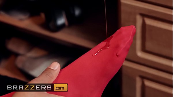 Raunchy Masseur - (Brooklyn Chase, Ricky Johnson) - Walk All Over Me - Brazzers