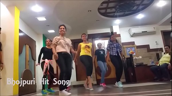 Hot Akshara Singh Dance Rehearsal And Wiggling Jugs