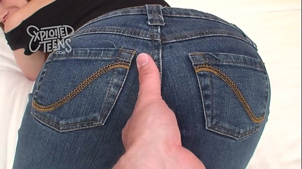 Holy S---! This Young-babe Is Only 4 Sole 11 And 87lbs