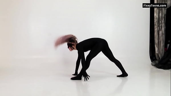 Sexy Gymnast With Braids Lola Kauchuk Dressed In Latex