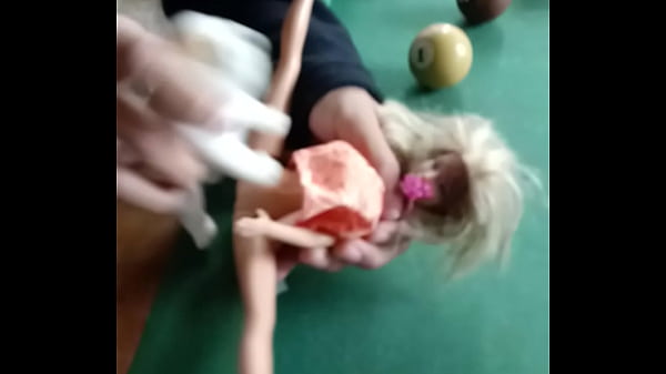 Cachorro Safado Aregacando A Barbie