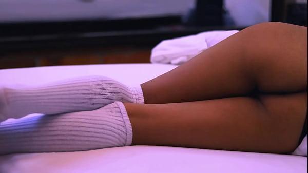 Padrastro Y La Amiga De Su Hermanastrastra En El Motel Donde Se Escaparon A Disfrutar De La Noche.