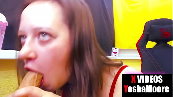 Off-limits, Stepsis Worships To Suck Boner So Much That She Spends All Her Free Time Learning To Do Oral