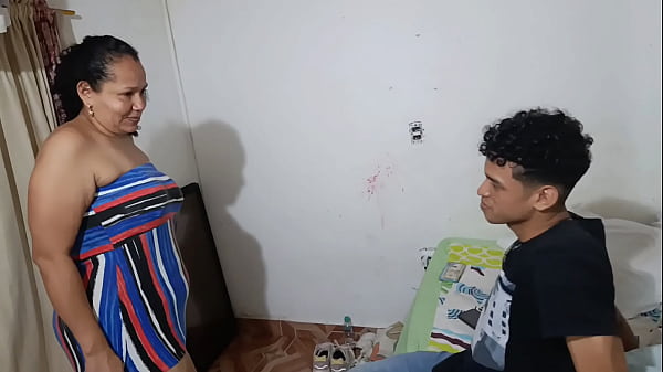 Stepmom De Un Gran Culo Le Cancela Al Domiciliario Con Una Rica Mamada De Polla Y Sexo Duro