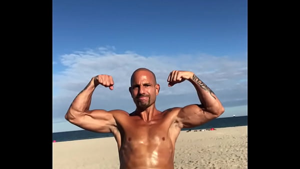 BEACH FORM PORN STAR MAXXX LOADZ FLEXING AT THE BEACH