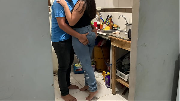 El Pervertido De Mi Amigo Aprovecha Que Estan Viendo Novelas Para Meter Su Verga En Mi Vagina Y Mi Boca Ya Estoy Harta De Que Me Trate Como Su Juguete Sexual