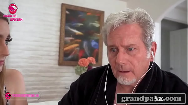 Viejo Atrapa A Jovencita Masturbandose - Subtitulado Español
