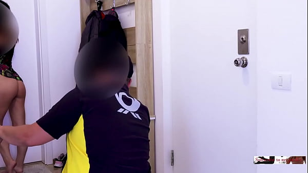 Delivery Dude Get A Hand Work Tip From Hot Customer