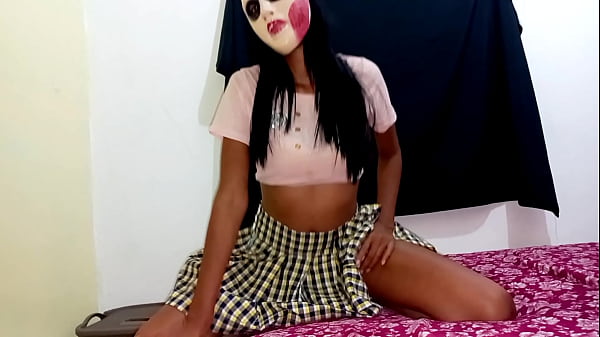 Mi Hermanastra Es La Estudiante Mas Sucia Y Caliente De La Ciudad. Ella Me Dijo Que Le Prestara La Casa Para Hacer Un Video Porno, Ella Me Esta Excitando Para Conquistarme Y Follar