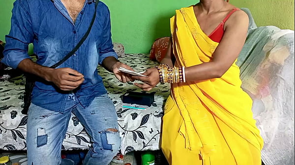 Pati Fauj Me Bhabhi Ji Mauj Me - Postman Ke Sath Chudai