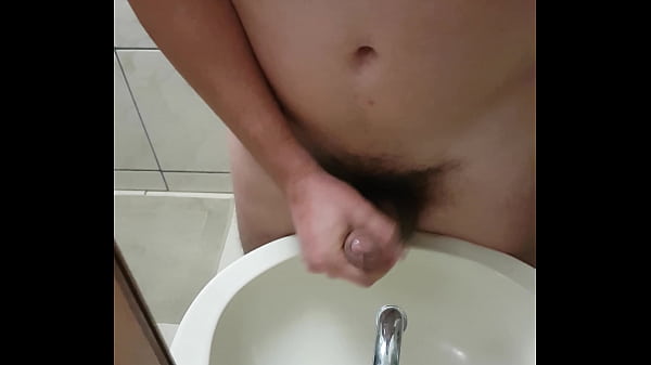 Pitoquinho Cabeludinho Gozando Na Pia