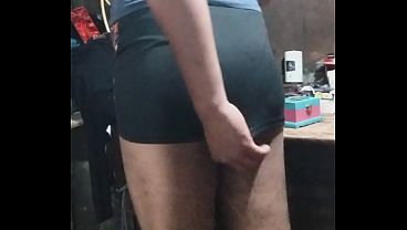 Gay Usando Minifalda Con Tanga