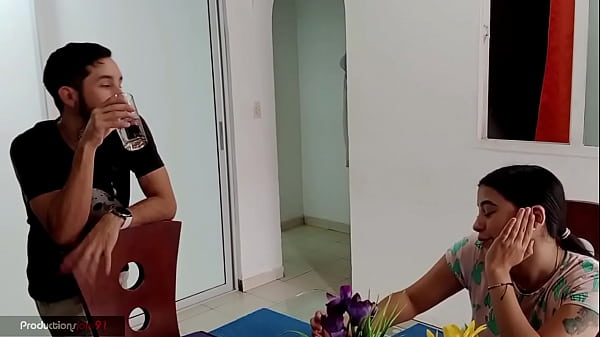Llega Mi Esposo Estresado Del Trabajo, Lo Relajo Poniendo Su Verga En Mis Tetas Y Le Doy Una Rica Mamada