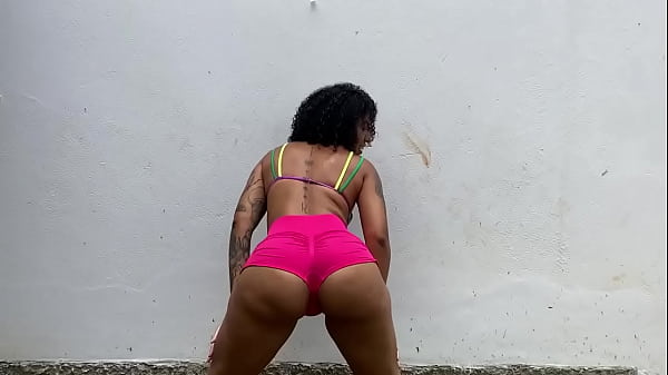Novinha Safada Se Exibindo EM PÚBLICO E Guiando Sua Punheta Até Ganhar Leitinho Dentro