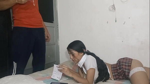 LA JOVEN Y HERMOSA COLEGIALA ESPERA A SU HERMANASTRO PARA HACER UNAS TAREAS DEL COLEGIO - Me Encanta Follar Despues Del Colegio EN MEDELLIN