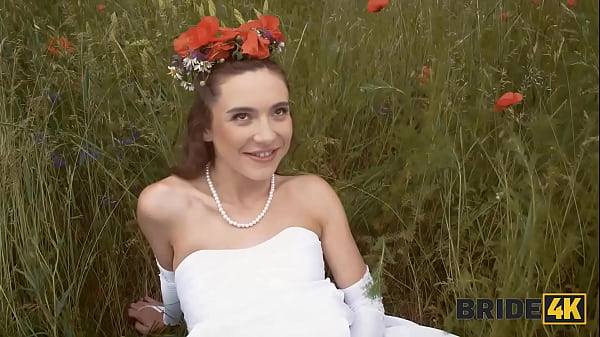 BRIDE4K. Her Fiancé Was So Boring So She Decided To Run Away And Worship A Stranger’s Prick In The Field