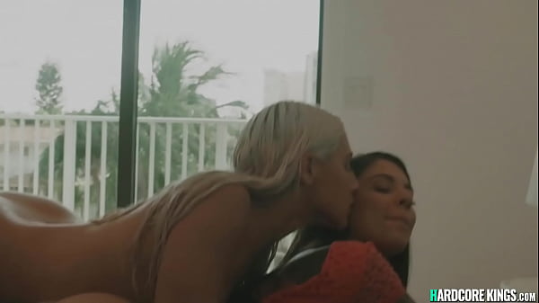 Lesbian Gfs Shower Oral Sex