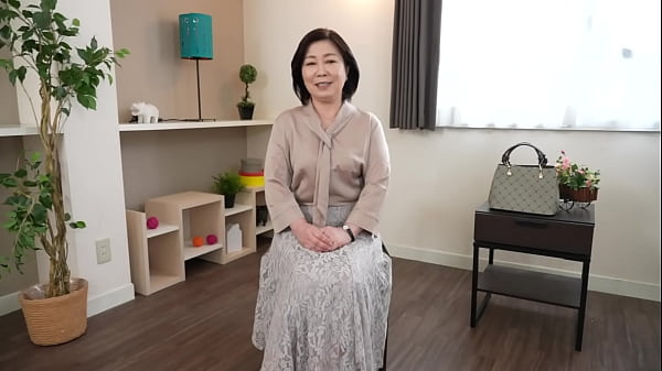 初撮り五十路妻ドキュメント　上田ゆき乃　＜ダイジェスト付＞