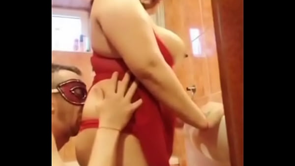 BBW Missus Drill In Bathroom