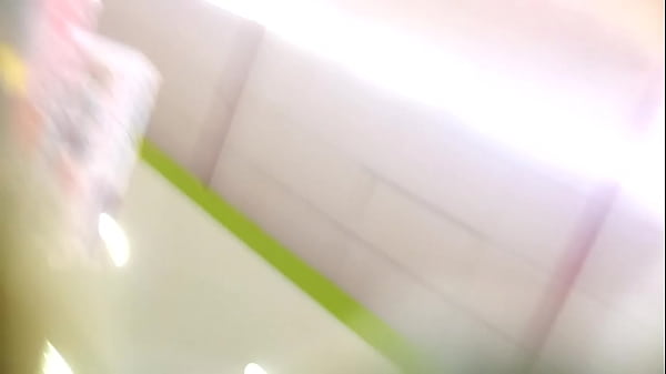 Por Baixo Da Saia Da Gatinha No Supermercado