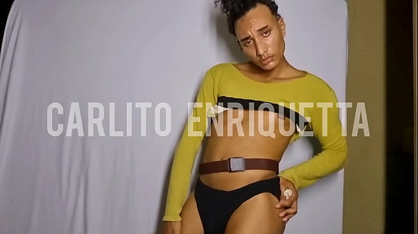 GAROTO SE EXIBINDO