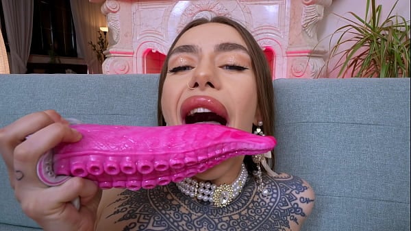 MEGA MASS FUCKING! Huge Lipped Tramp Holy Wood Gets Powerful Drilling With DP DVP DAP Vaginal Full-hand Play From Seven Large Cocks EKS608-01