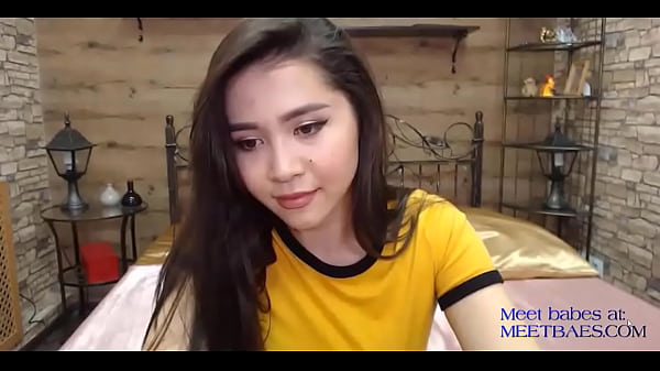 Leona Chating With You